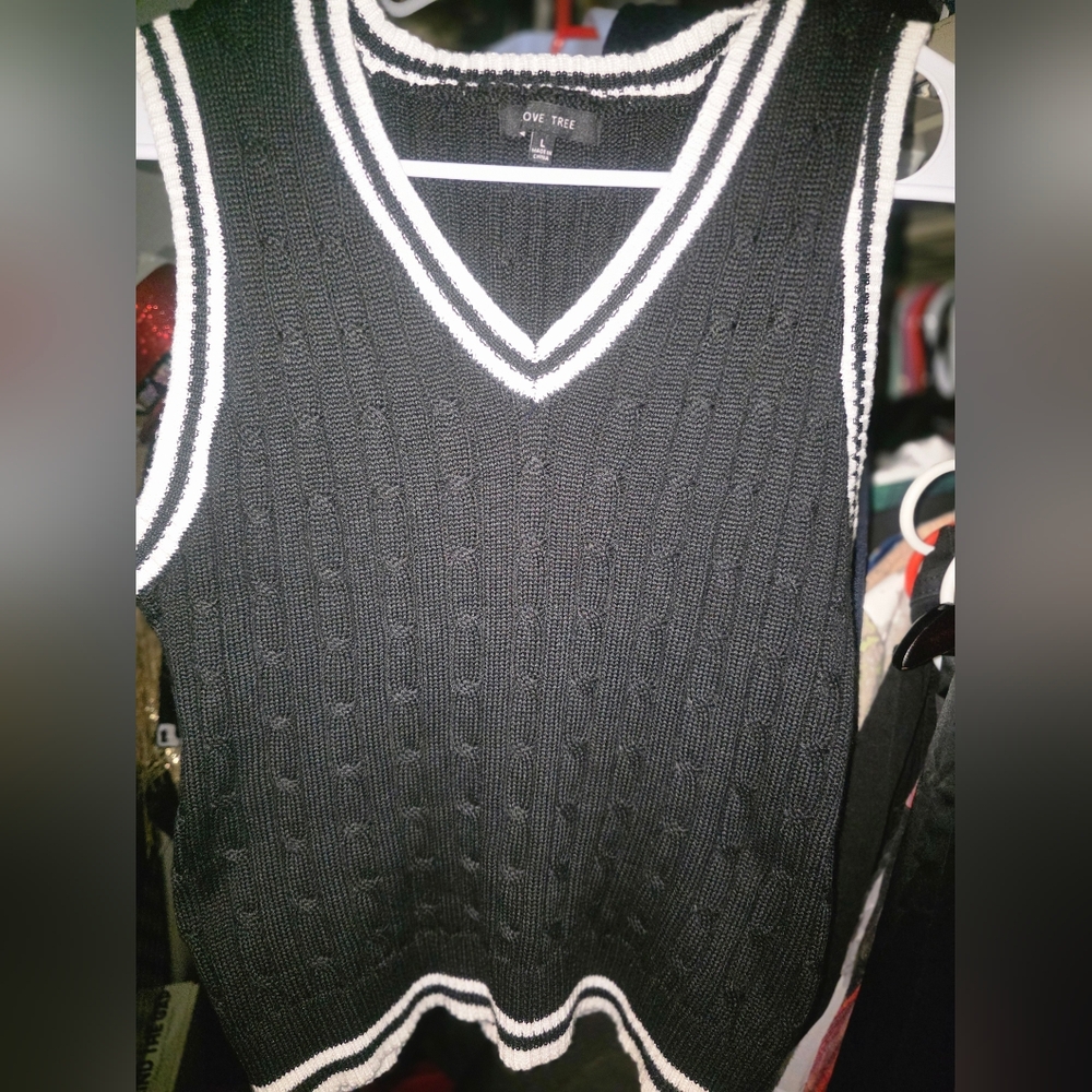 Love Tree Black and White V-Neck Sweater Vest